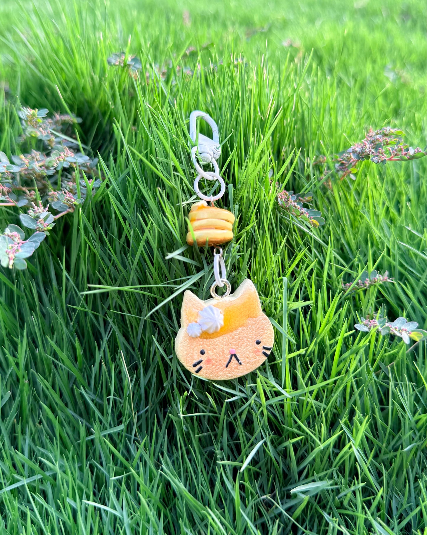 Purrcake with Honey Drizzle (U-shaped white clasp)