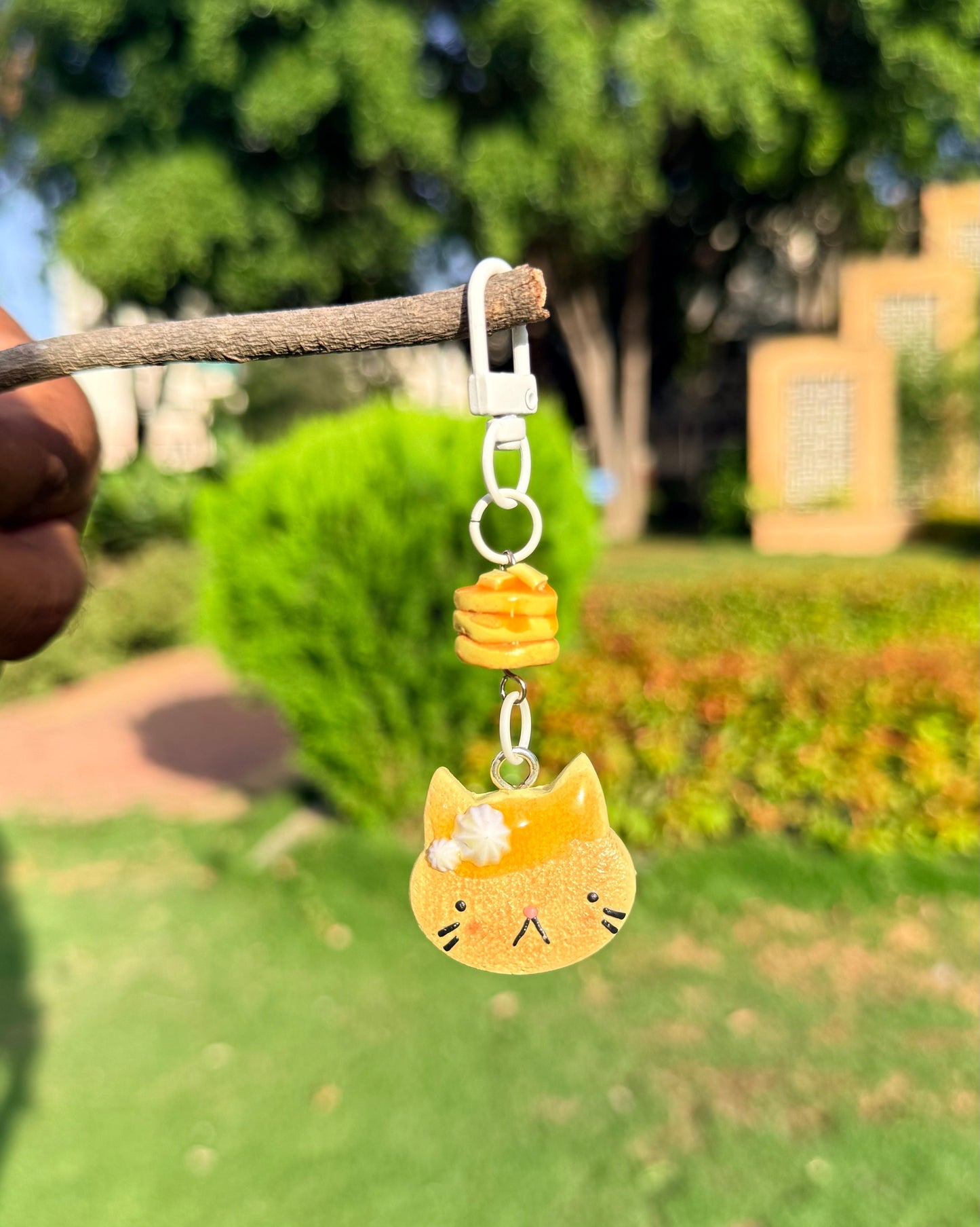 Purrcake with Honey Drizzle (U-shaped white clasp)